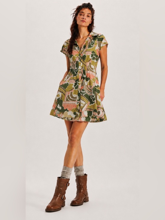 Anthropologie Dresses & Skirts - Anthropologie Short Printed Button-Front Mini Dress in Green and Pink